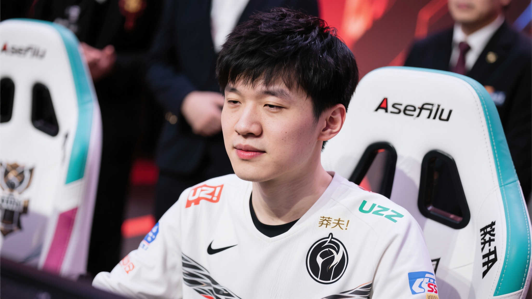 忍不住笑了!《英雄联盟》:Uzi重新定义下路玩法! 忍不住笑了!《英雄联盟》:Uzi重新定义下路玩法!